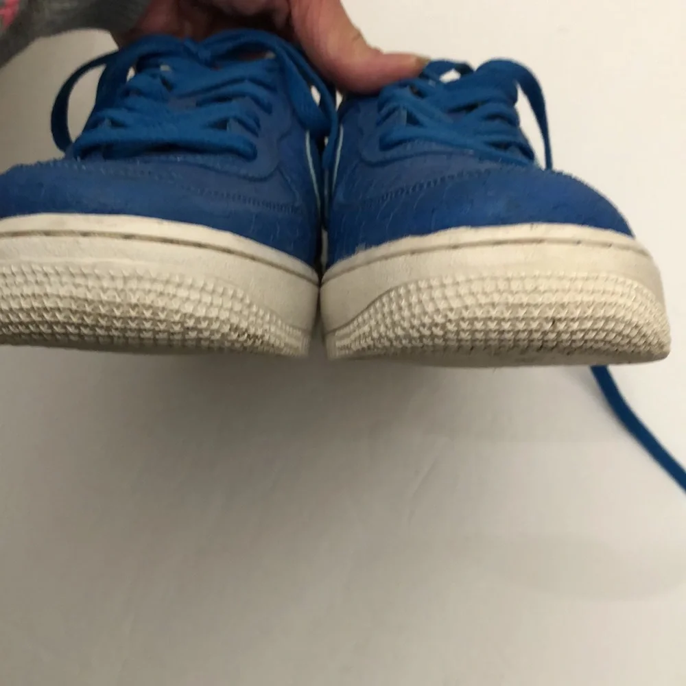 NIKE AIR FORCE 1 LV8 CROCODILE CROC BLUE WHITE MENS-BOYS SIZE 7Y